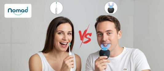 Comparaison entre une brosse à dents sonique Nomad Oral Care et une brosse à dents en forme de Y. Une femme sourit avec la technologie sonique face à un homme utilisant un appareil de brossage intégral, séparés par un symbole VS.