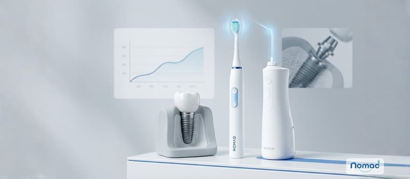 Kit Nomad : brosse à dents sonique et hydropulseur dentaire pour le nettoyage précis et l'entretien des implants dentaires et bridges.