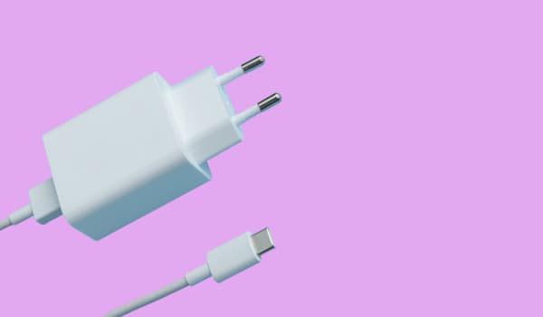 Chargeur rapide USB-C (adaptateur secteur ou bloc d'alimentation) compact. Dispose d'un port USB Type-C (ou USB-C) pour la charge universelle des smartphones, tablettes et ordinateurs. Idéal pour un recharge rapide et sécurisée.